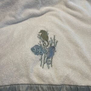 Avanti Embroidered SeaHorse Deaign Bath Towel 46x26”